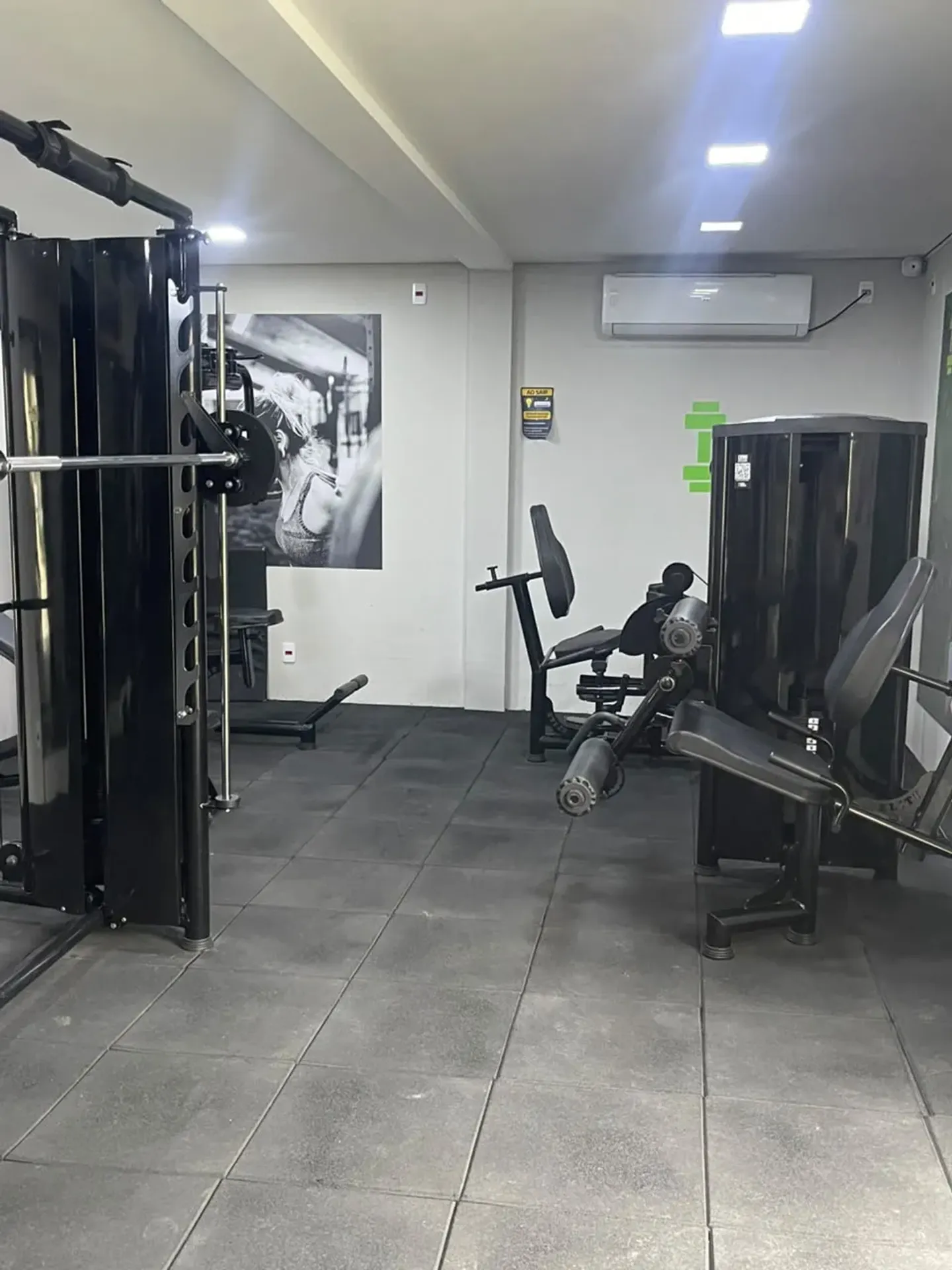 2-bedroom apartment in a building with a gym — photo 11