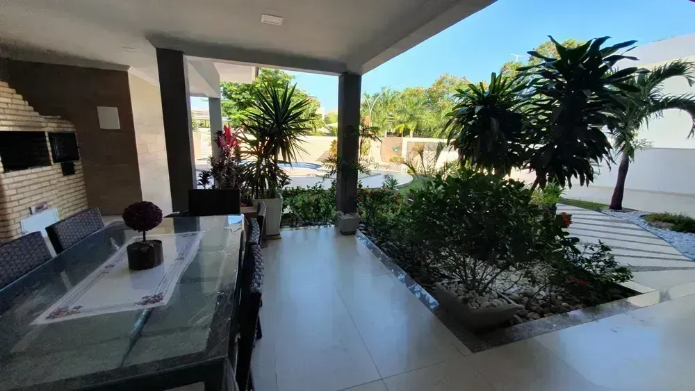 650 m² house with 6 en-suite bedrooms and 4 parking spots — photo 49
