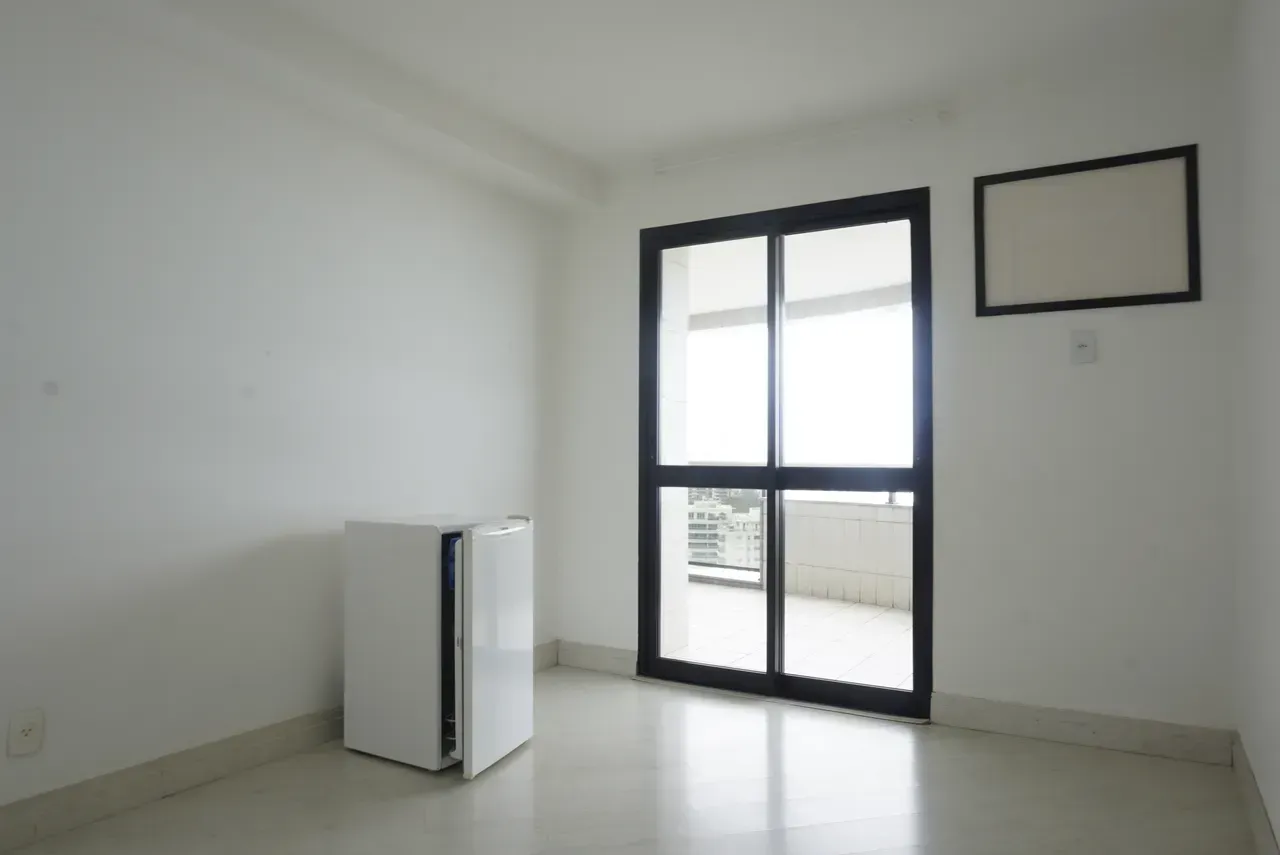 Unfurnished apartment with 4 bedrooms and 3 parking spots — photo 17