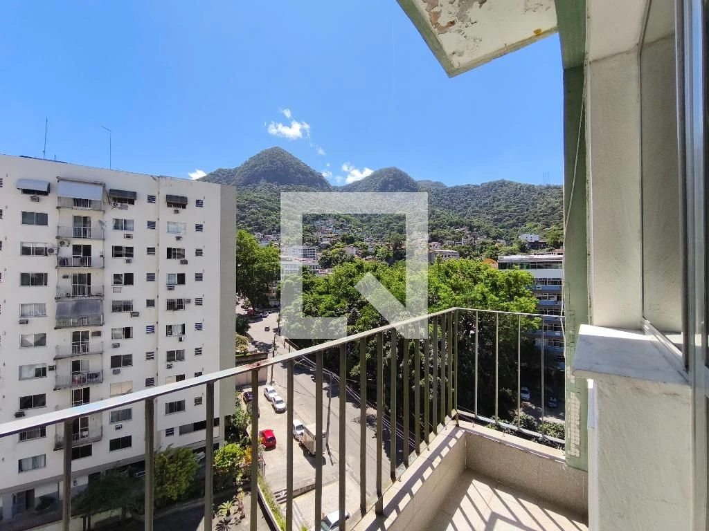 Furnished 4-bedroom apartment with balcony — photo 19