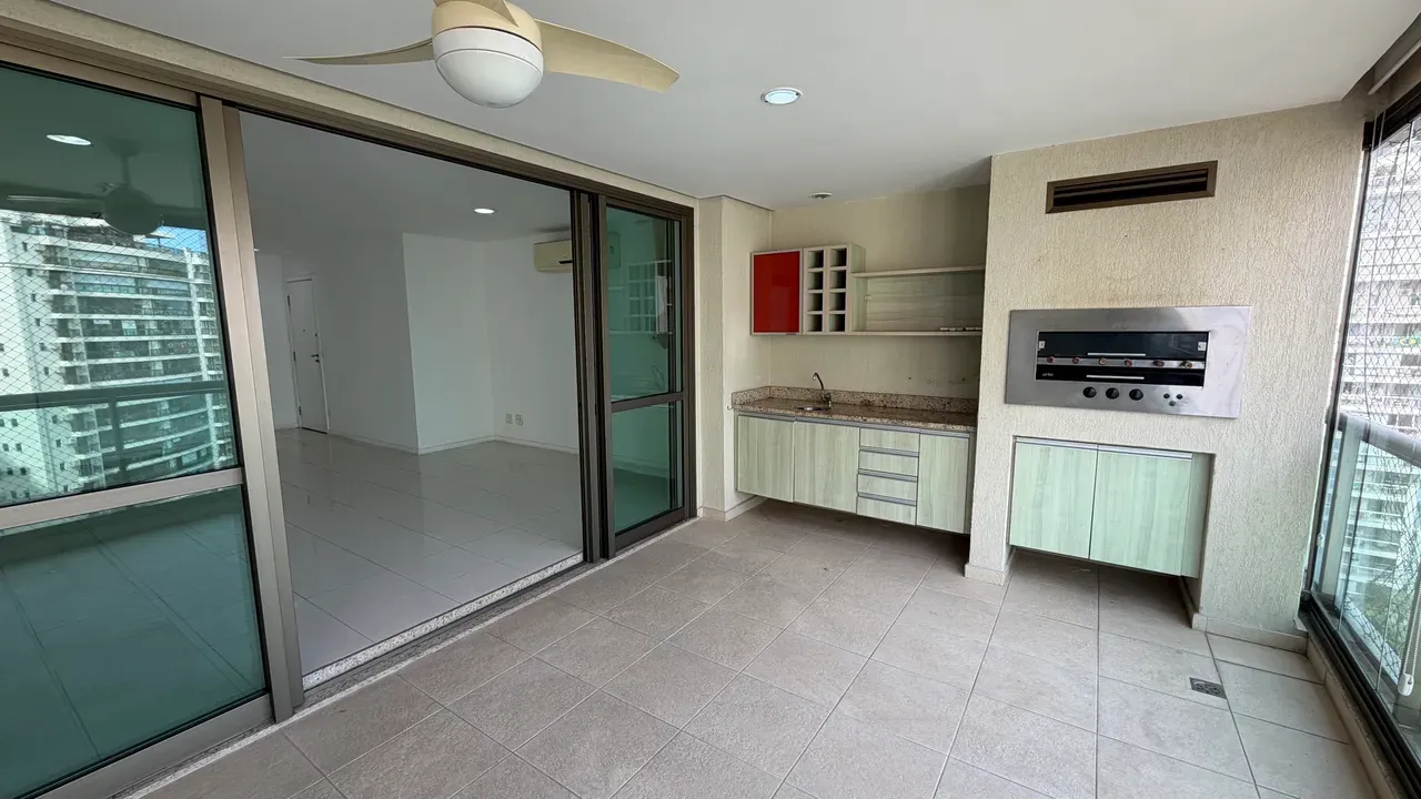 157 m² apartment with 4 bedrooms, 3 baths, balcony — photo 11