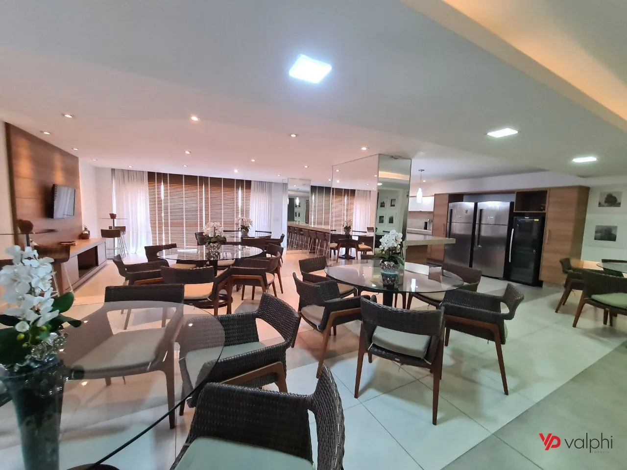 Furnished 2-bedroom apartment with enclosed balcony — photo 72