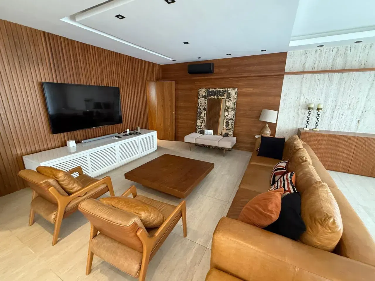 Furnished house with open-plan kitchen, 380 m² — photo 12