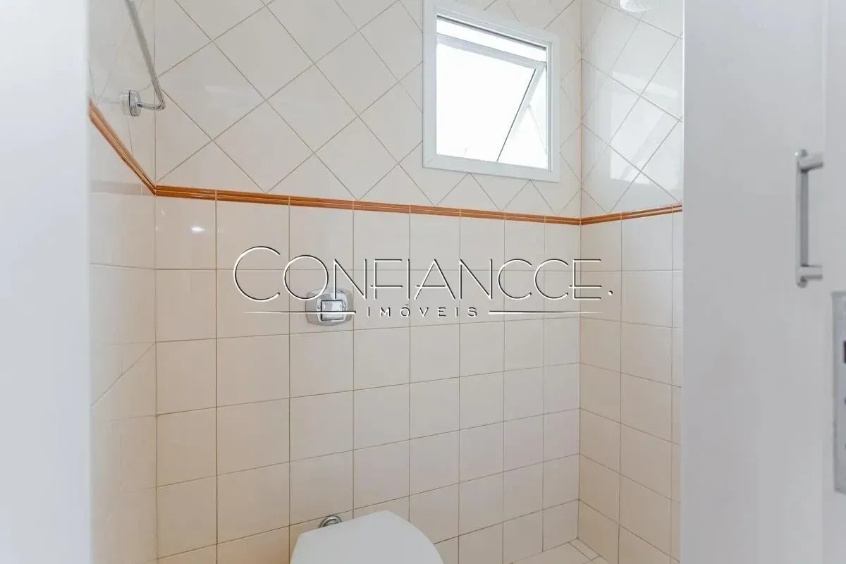 House with 4 en-suite bedrooms and 6 parking spaces — photo 21