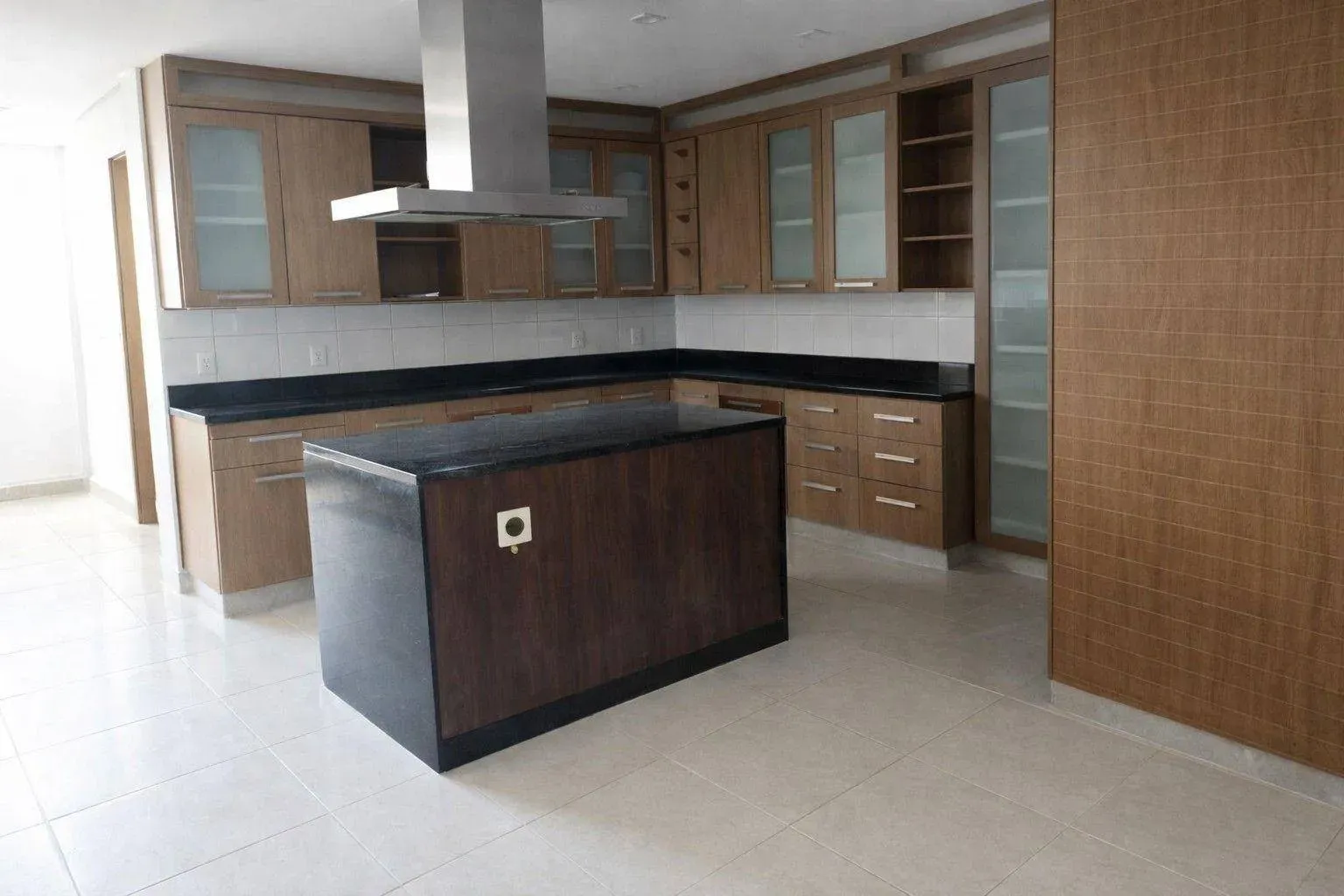 Мебльована квартира з 5 спальнями та 557 м² — photo 25