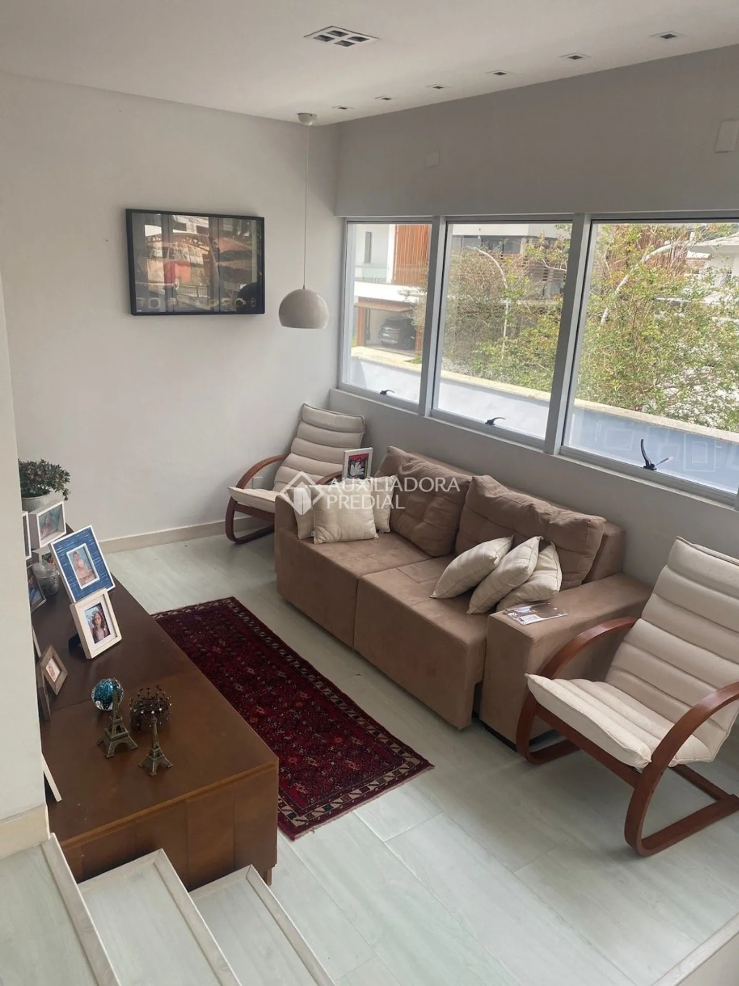 Furnished 250 m² house with 3 bedrooms and 5 bathrooms — photo 12
