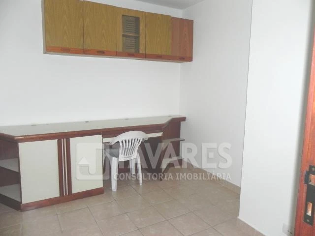 3-bedroom apartment with a home office — photo 20