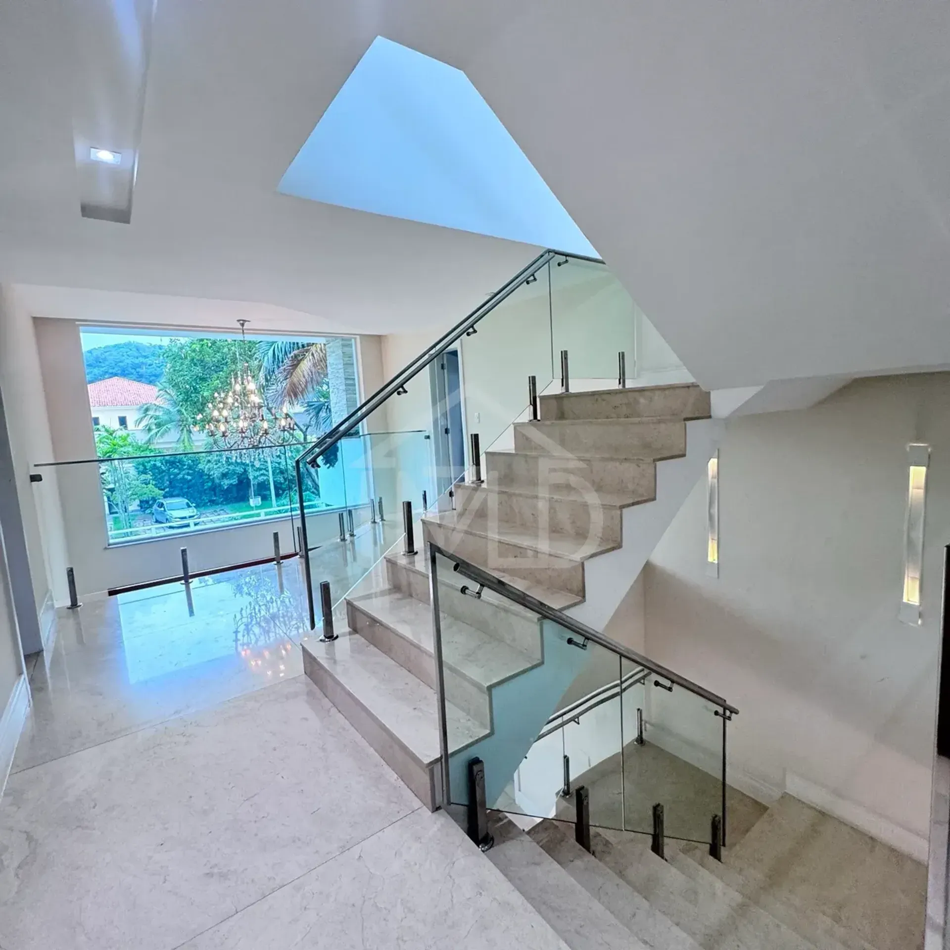 Casa amueblada con 5 dormitorios y 5 baños, balcón acristalado — photo 35
