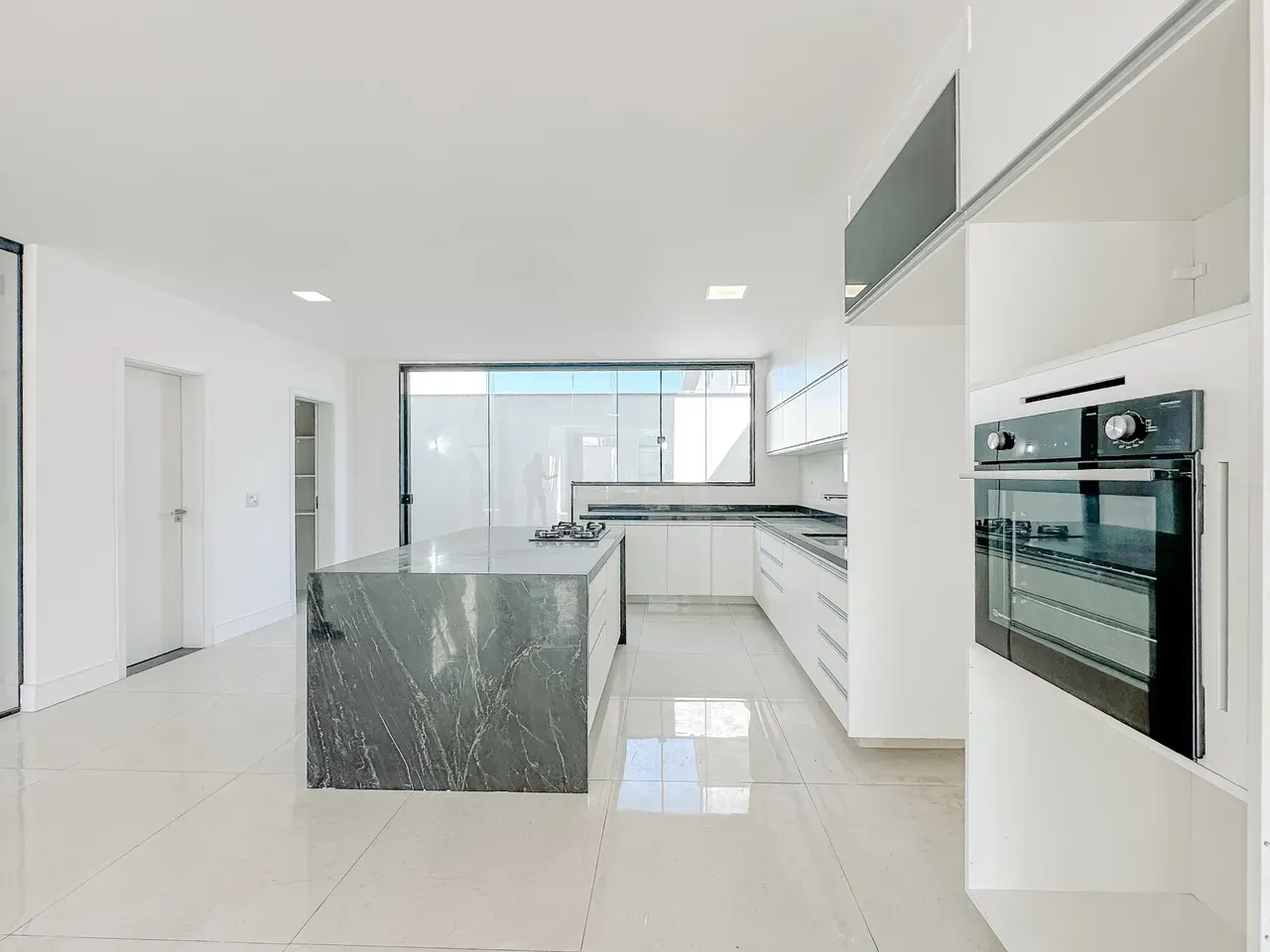 4-suite house with 6 bathrooms, 370 m² and 3 parking — photo 34