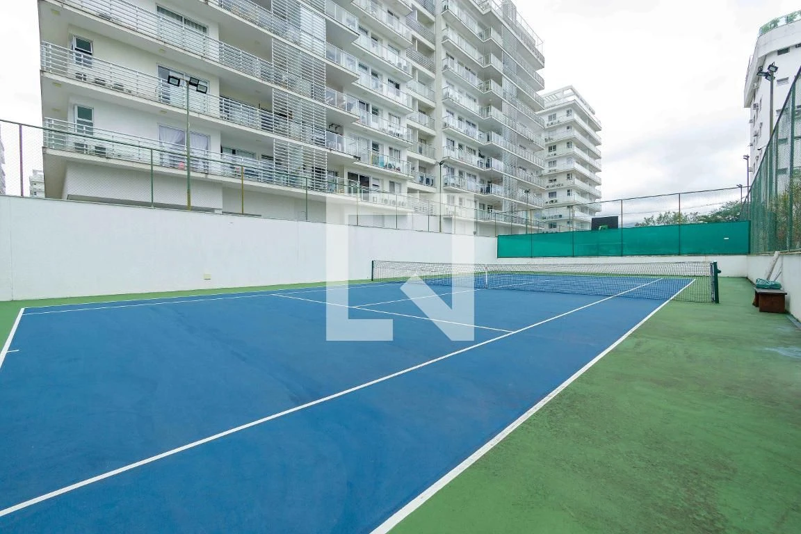 Rental apartment with 4 bedrooms and a glassed-in balcony — photo 29