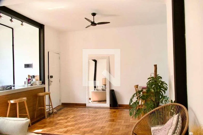 Furnished 1-bedroom apartment with an open-plan kitchen — photo 2