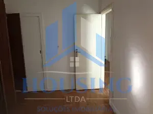 Wood or laminate floors in a one-bedroom apartment, 52 m² — photo 5