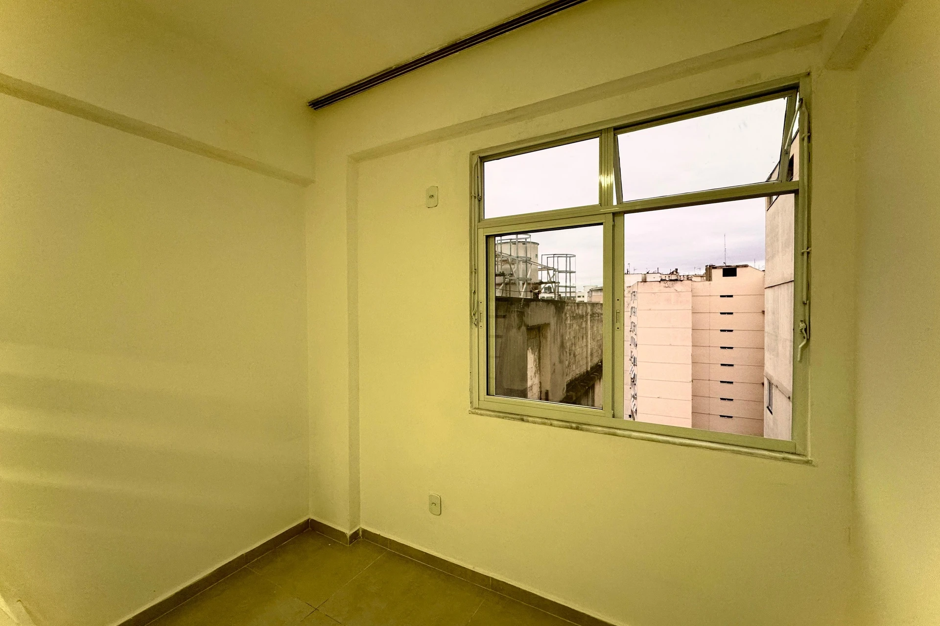 Apartamento de 1 quarto com espaço de home office, Centro — photo 16