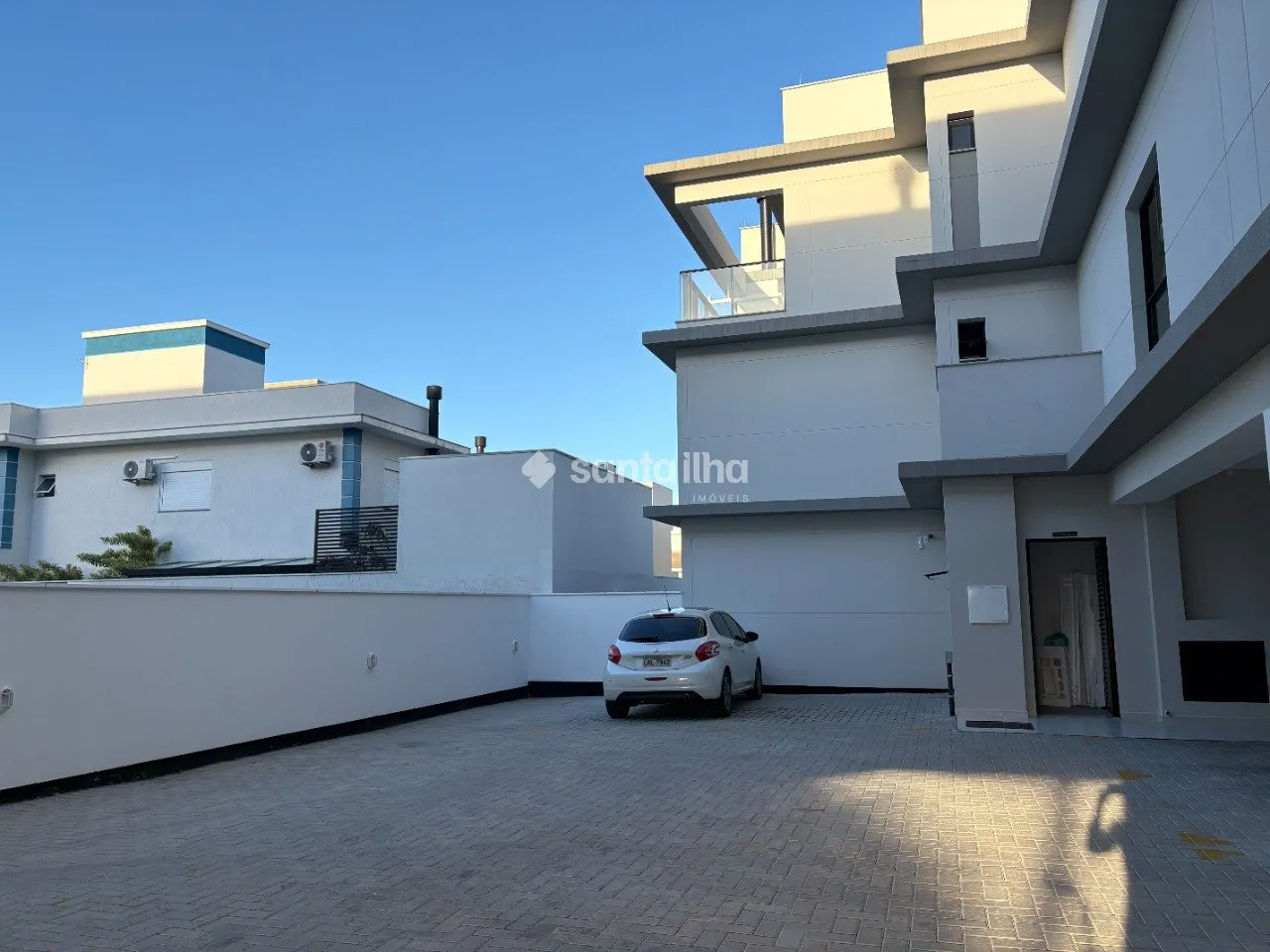 Furnished 1-bedroom apartment with 57 m² and parking — photo 33