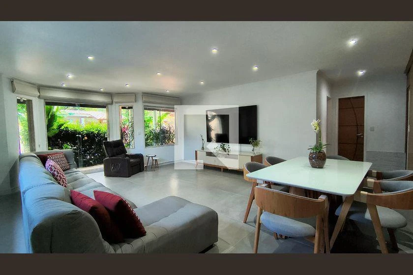 Furnished condo house with 4 bedrooms and 400 m²