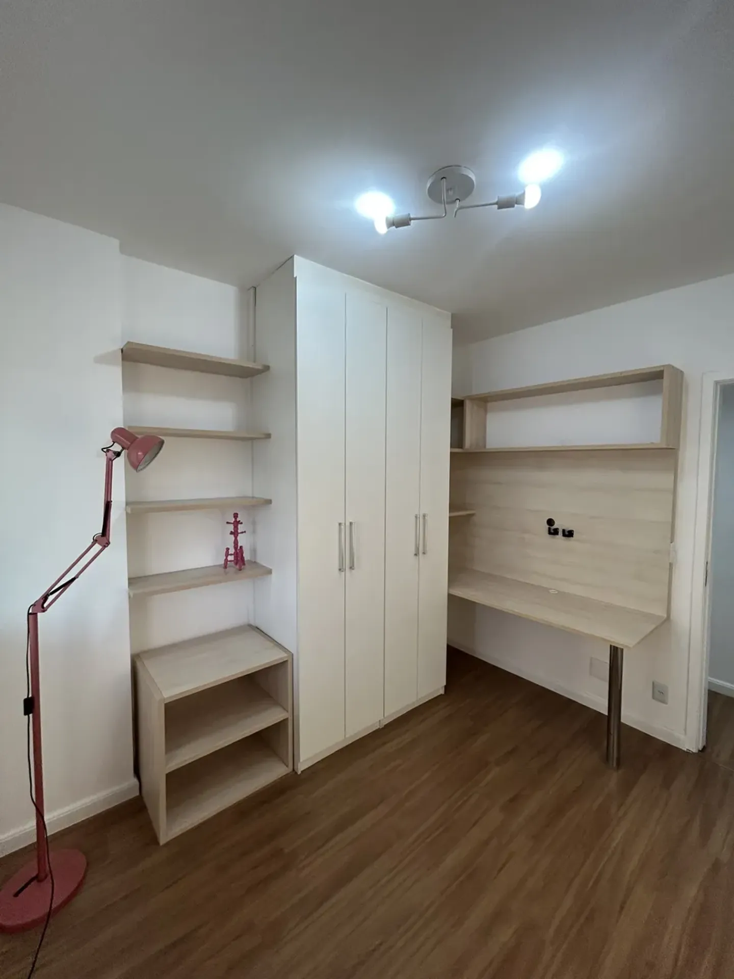 Apartment on the 8th floor with floor-to-ceiling windows — photo 3