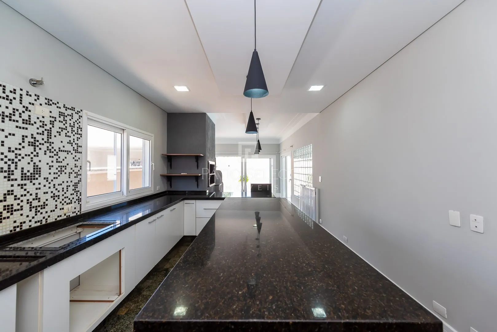 Furnished house, 305 m², with a bathtub — photo 24