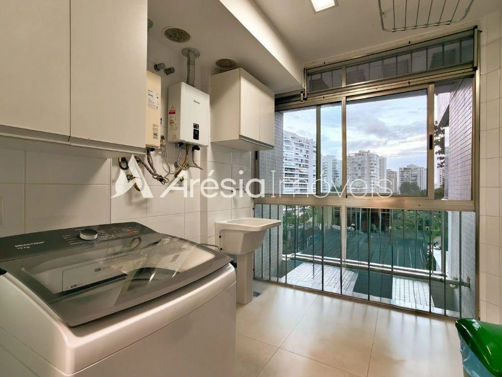Furnished apartment with 4 bedrooms and private BBQ area — photo 36