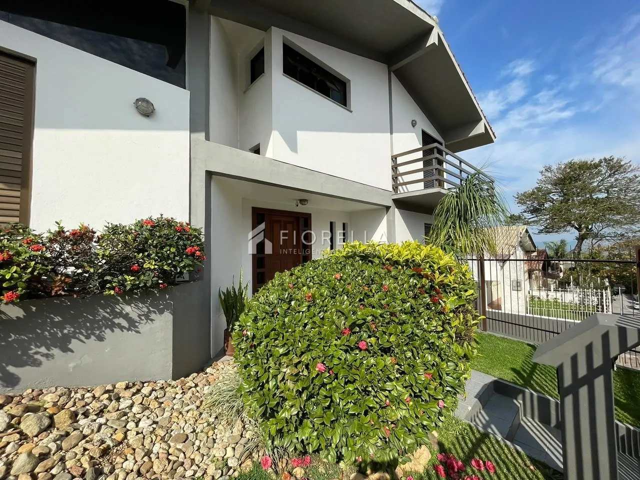 Furnished house, 376 m², with a water view — photo 44