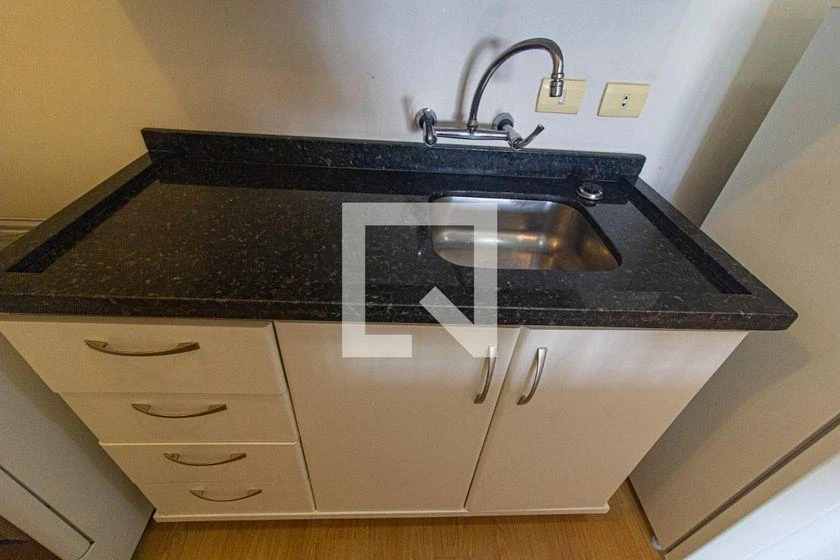 One-bedroom apartment with a washing machine — photo 9