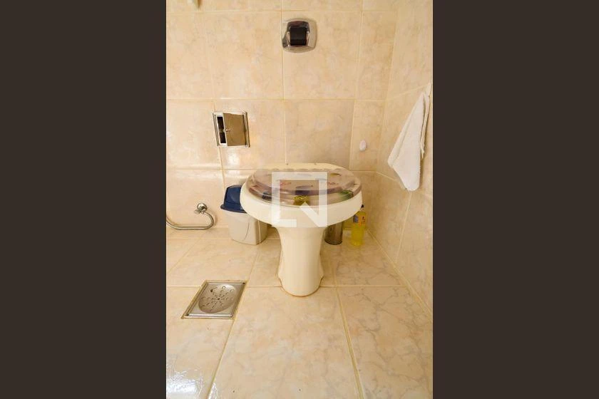 Rental house with 6 bedrooms and 260 m² total area — photo 39