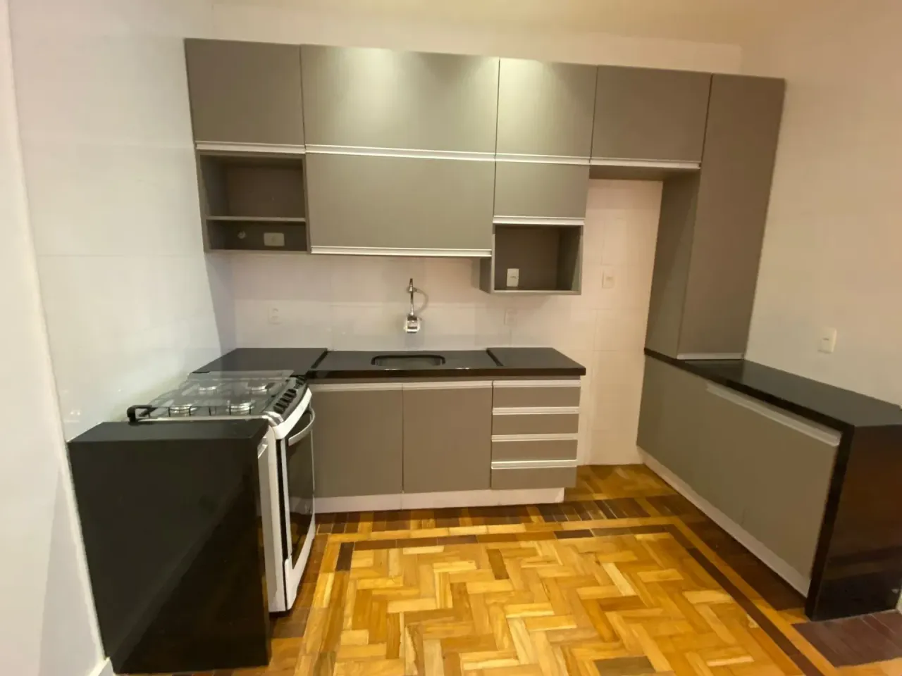 Apartment, 32 m², with wood or laminate floors — photo 3