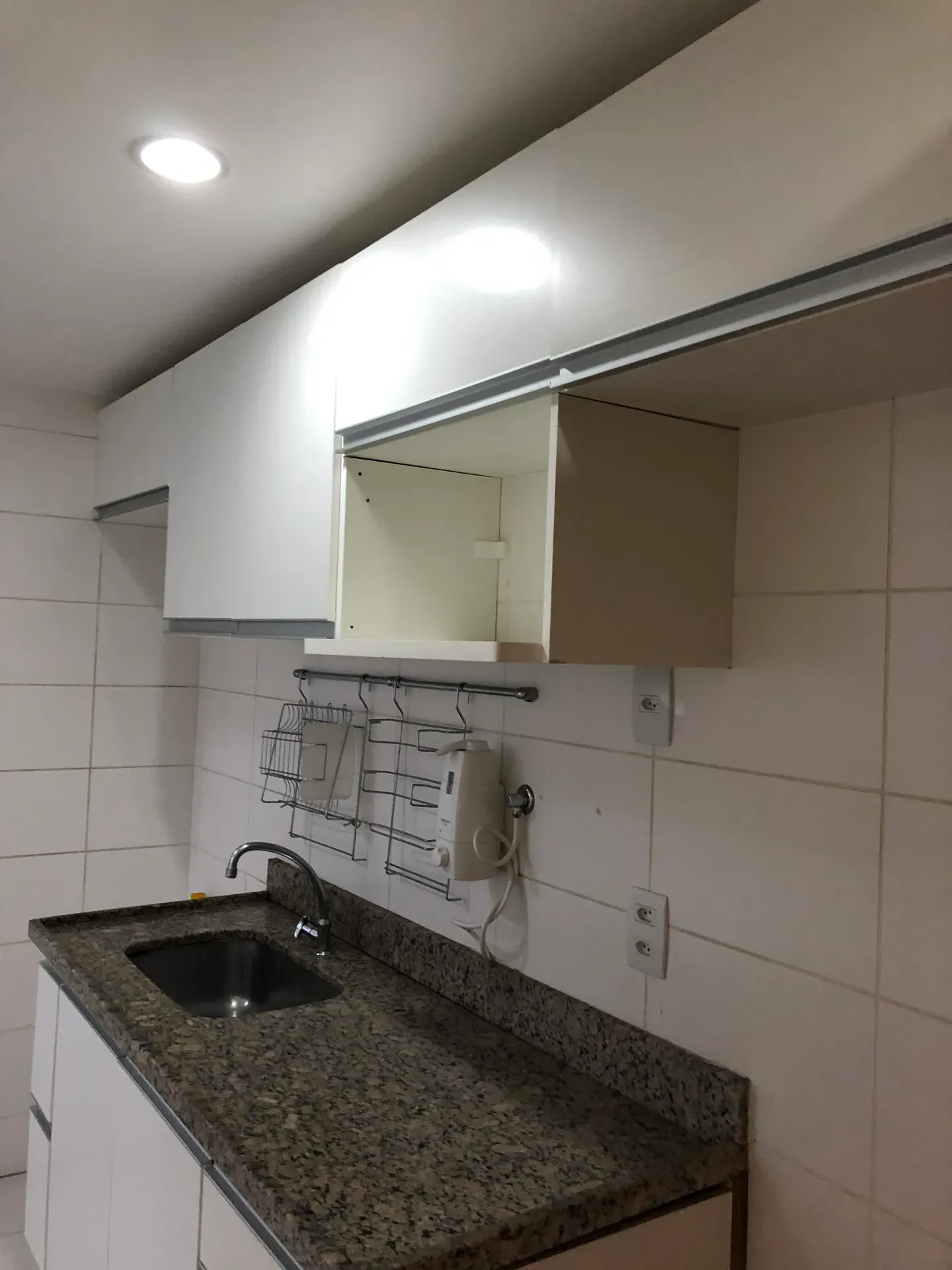 2-bedroom apartment in a building with a gym — photo 9