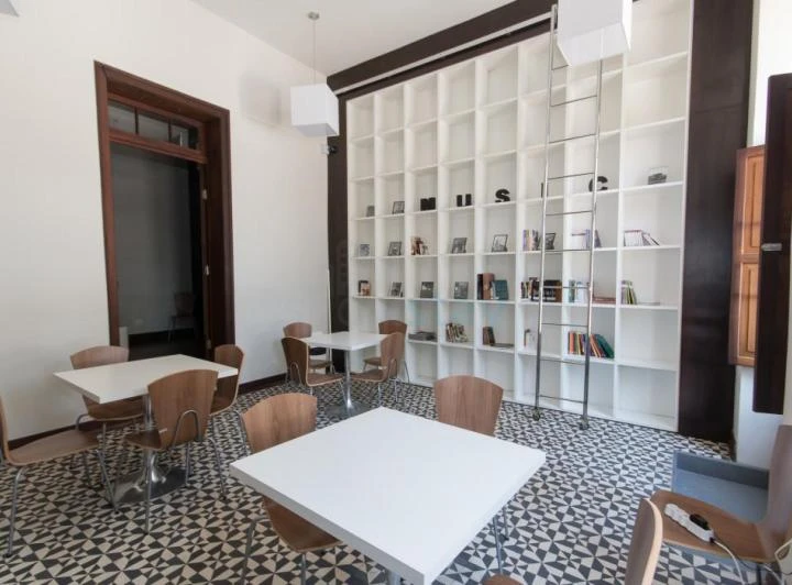 Furnished 29 m² studio with open-plan kitchen