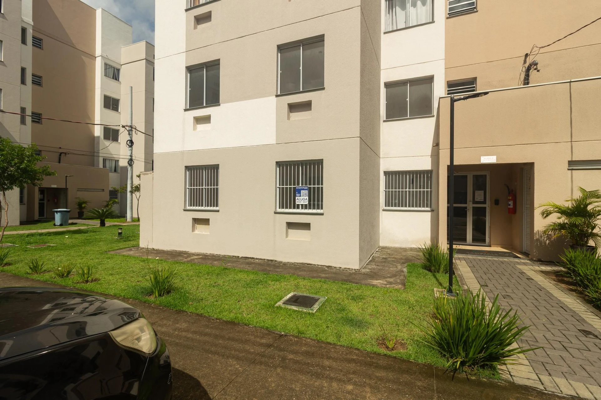 Apartamento com 2 quartos e box de vidro no banheiro — photo 19