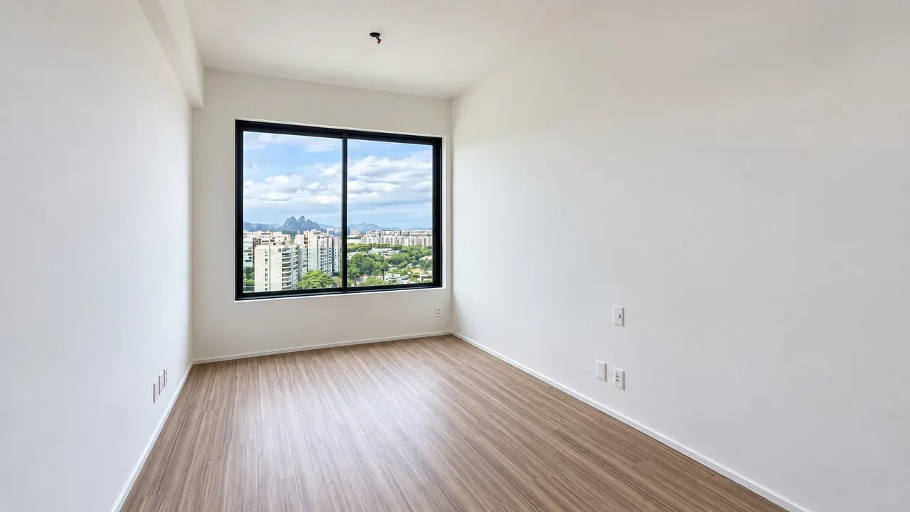 Glass-enclosed balcony in a 3-bedroom apartment, 115 m² — photo 16