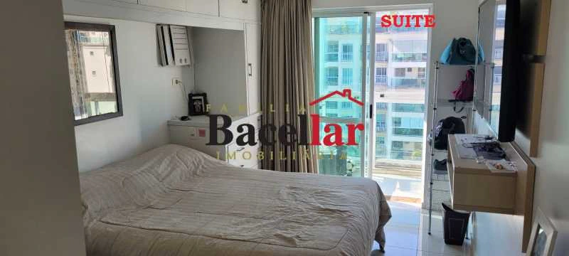 Furnished 203 m² apartment with enclosed balcony — photo 16