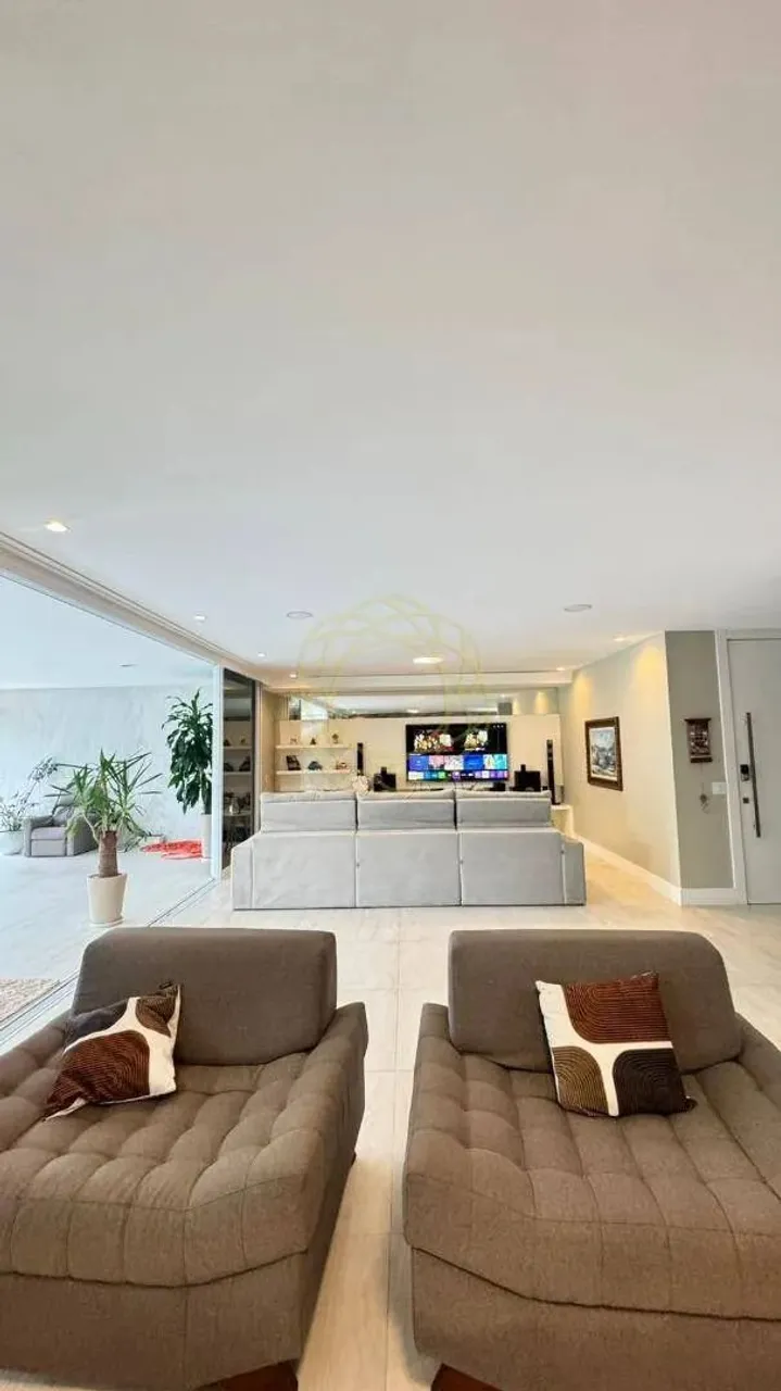 Furnished apartment with 4 bedrooms and 381 m² — photo 5