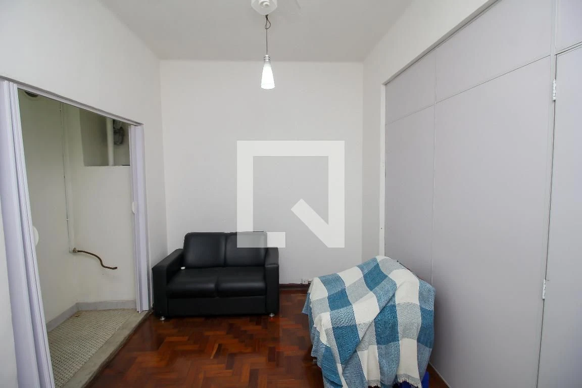 Studio com piso de madeira ou laminado, Saúde — photo 4