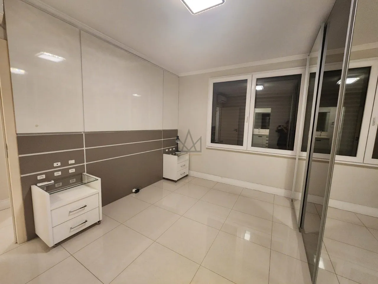 4-bedroom apartment in a building with a gym — photo 25