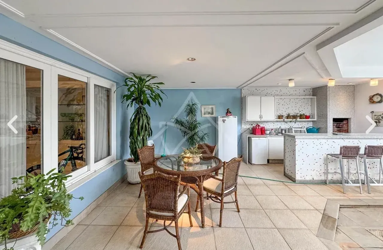 Furnished 4-bedroom house with open-plan kitchen — photo 14