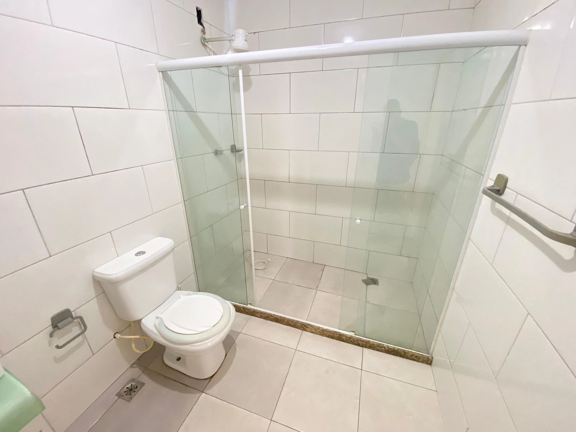 House with 2 bedrooms and a glass-enclosed shower — photo 33