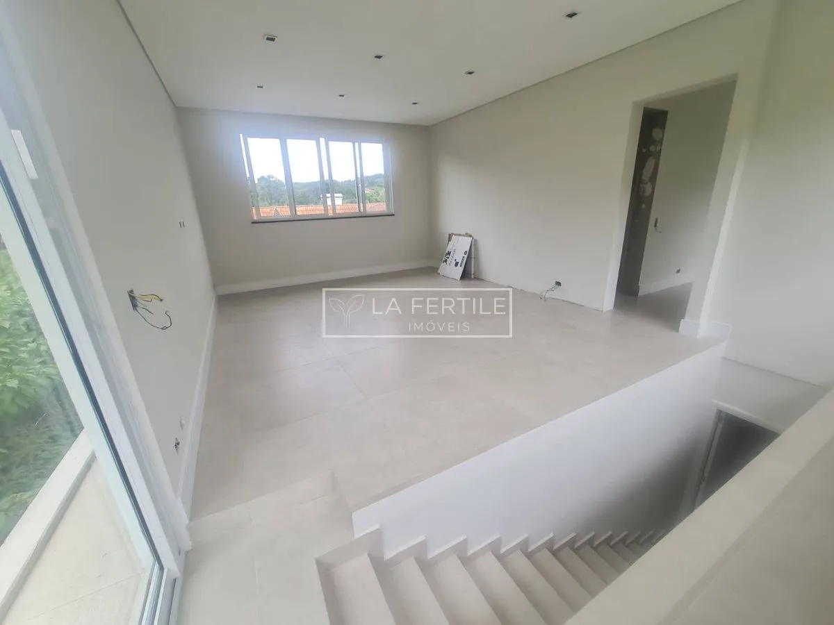 House with 3 bedrooms and floor-to-ceiling windows — photo 22