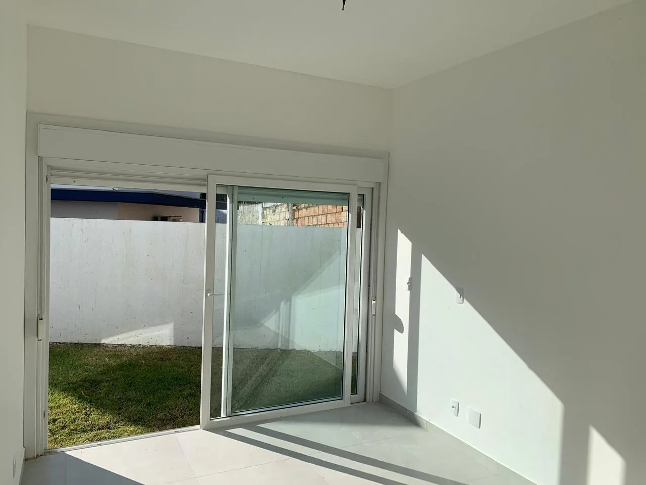 House with 3 bedrooms and an open-plan kitchen — photo 2