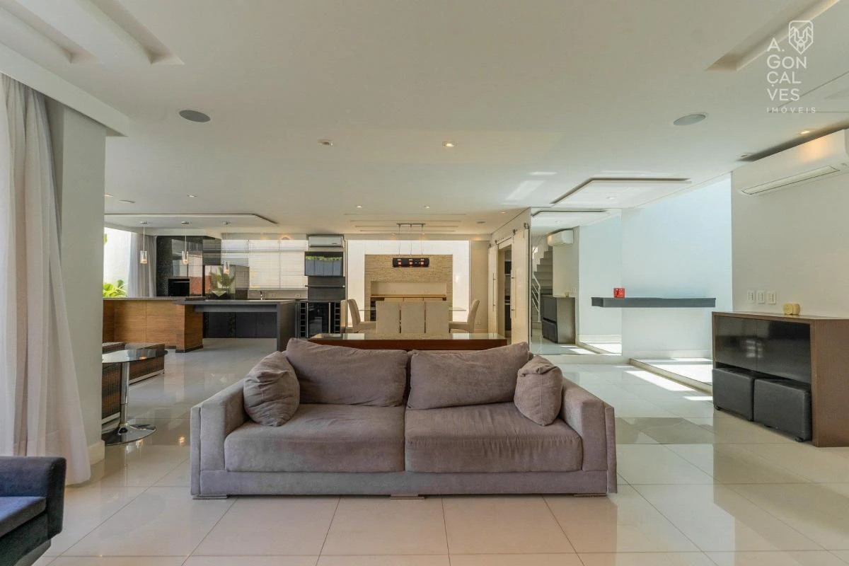 Furnished house with 3 en-suite bedrooms and balconies — photo 22