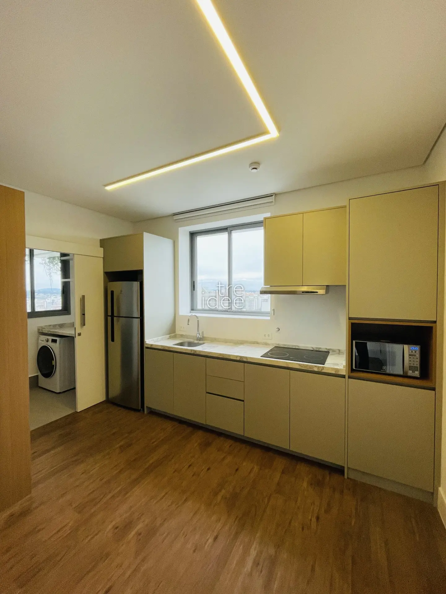 Furnished apartment, 80 m², with floor-to-ceiling windows — photo 8