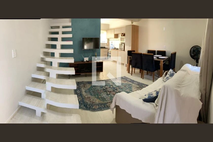 Casa mobiliada com 2 quartos em suítes e 3 banheiros