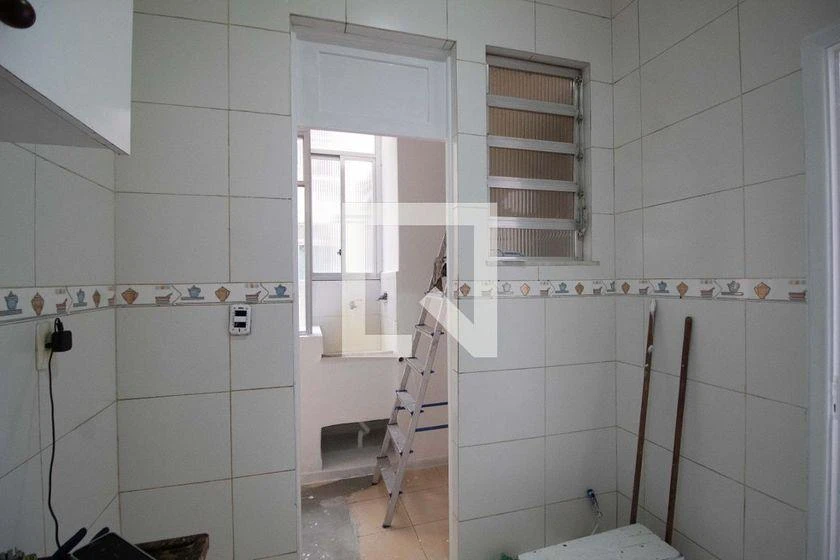 2-bedroom apartment with wood or laminate floors — photo 14