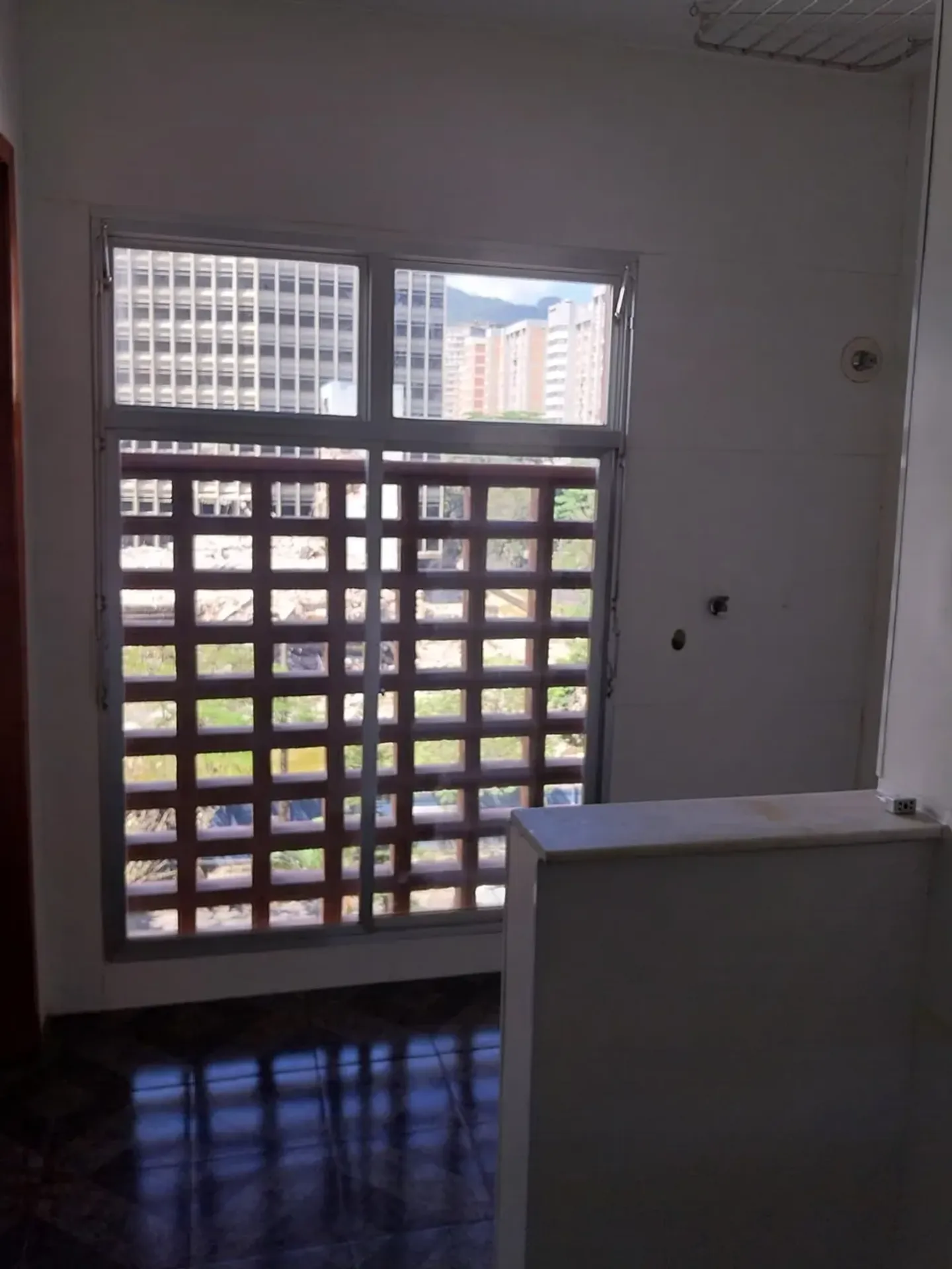 One-bedroom apartment with wood or laminate floors — photo 8