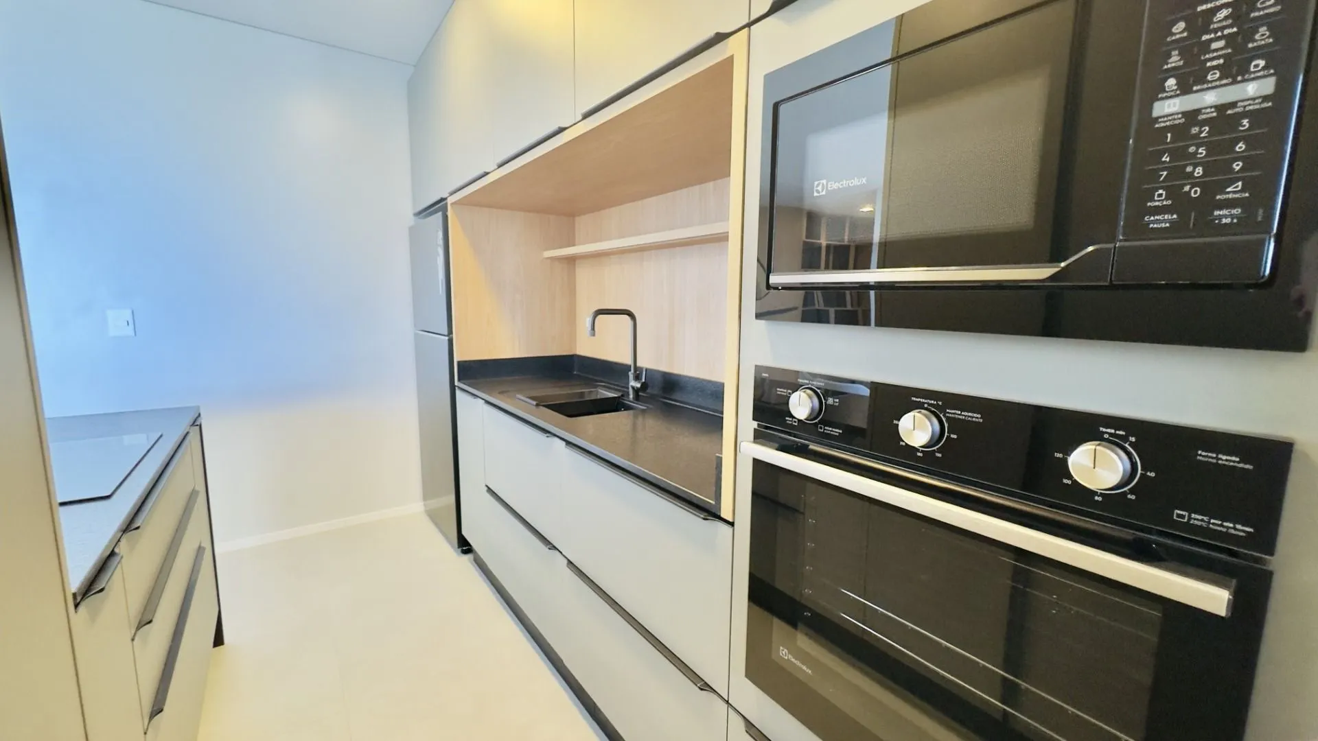 Water view in a 2-bedroom apartment, 110 m² — photo 15