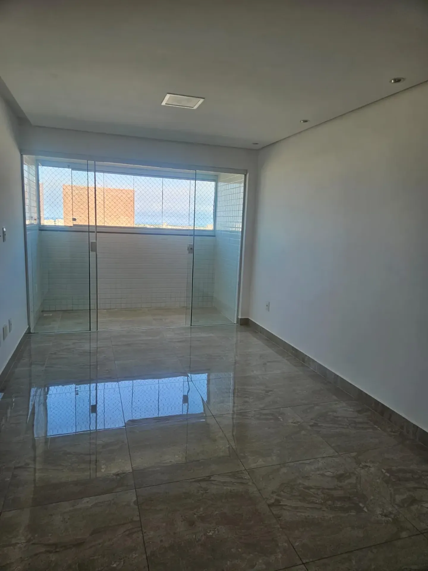 Квартира с кухней открытого плана и 3 спальнями — photo 19