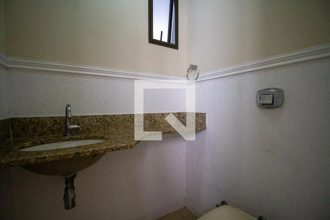 3-bedroom apartment with enclosed kitchen and private garden — photo 12