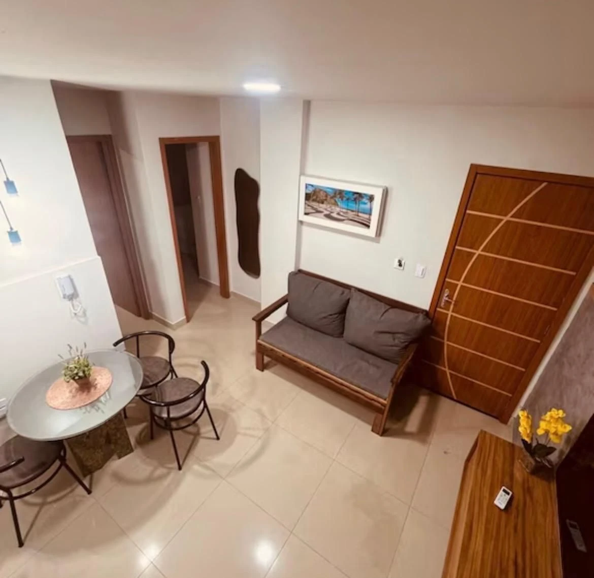 Furnished 2-bedroom apartment with open-plan kitchen — photo 7