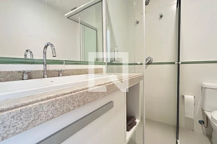 Furnished apartment, 196 m², with a glass-enclosed balcony — photo 40
