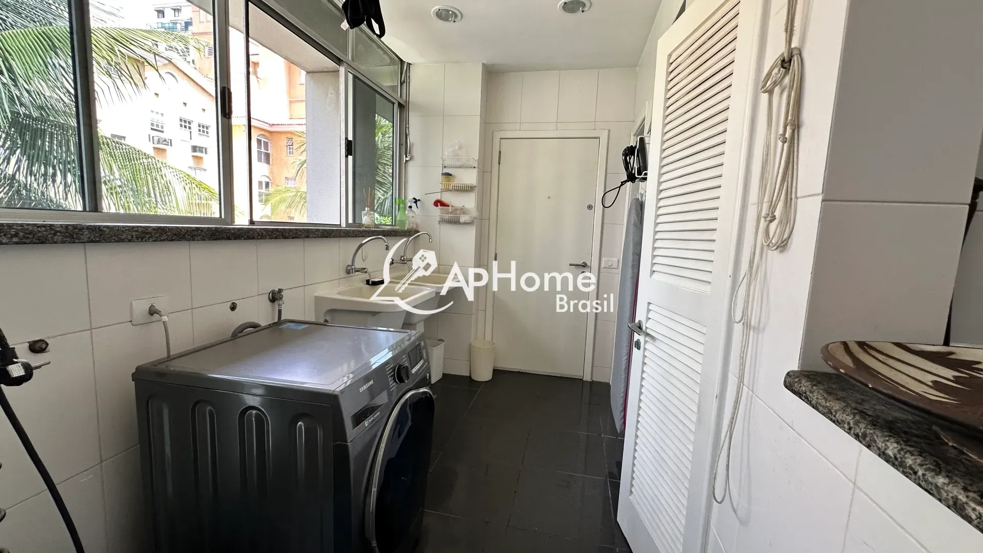 Apartment with 4 bedrooms, closed kitchen — photo 44