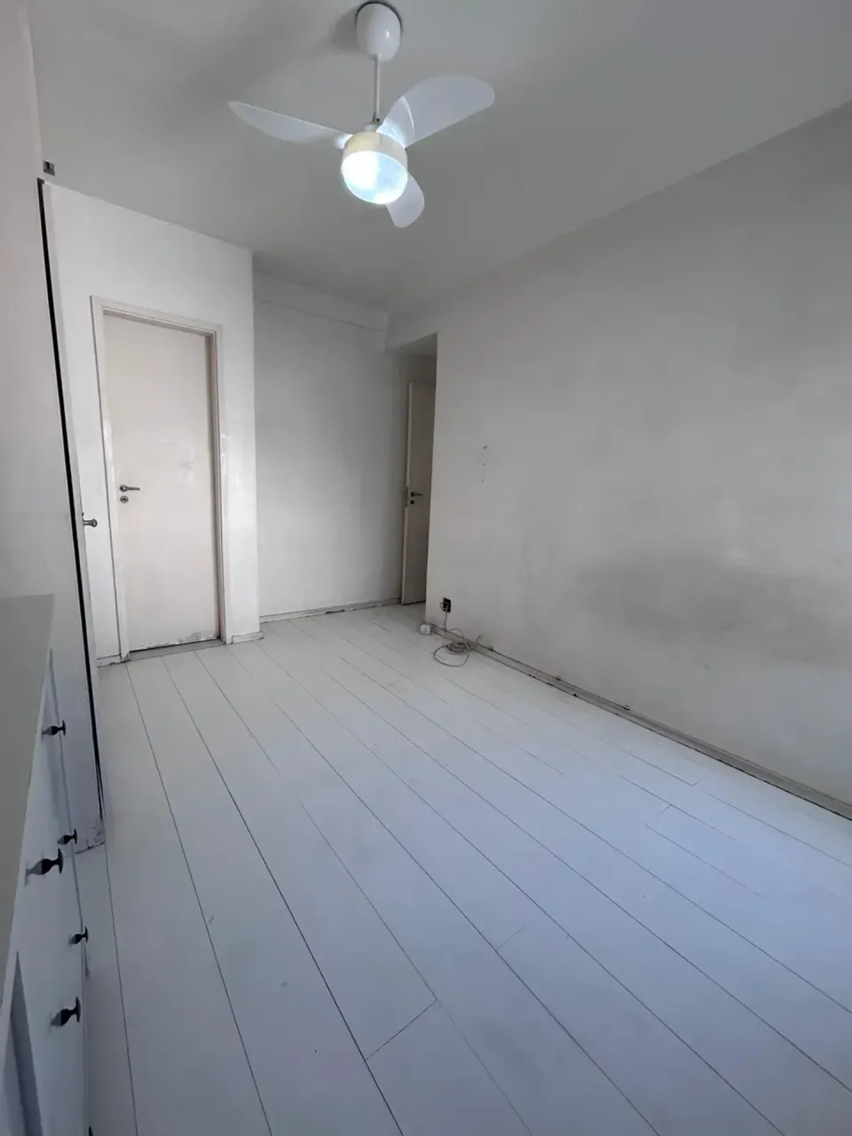 Apartment with a closed kitchen and gas stove — photo 9